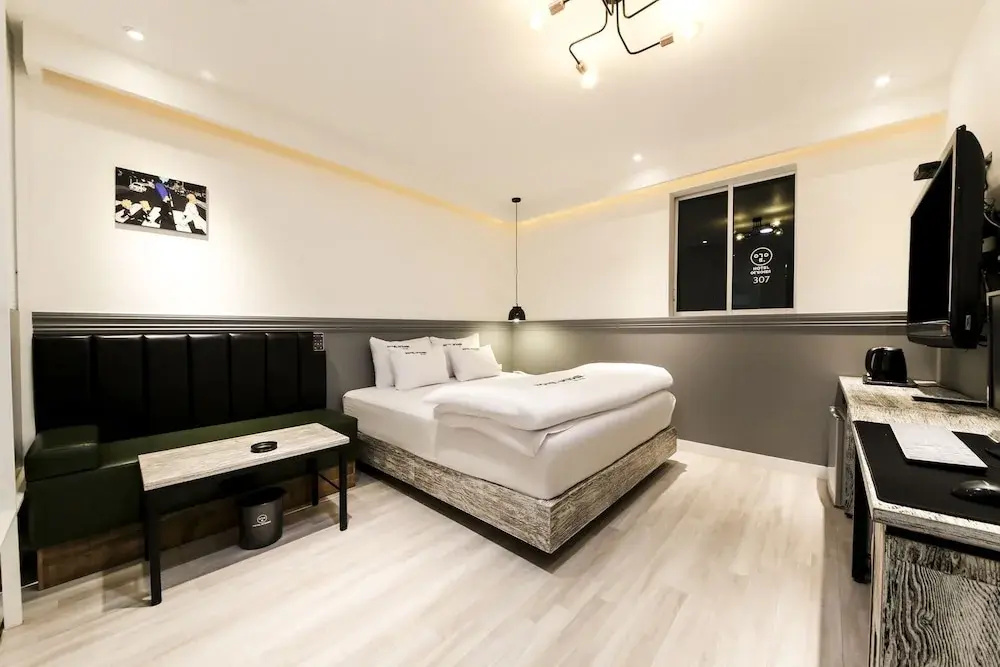 Standard Double room (full double bed)