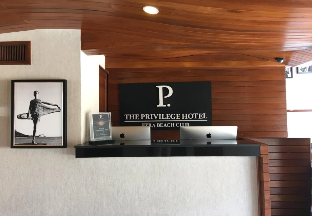 Lobby & Reception