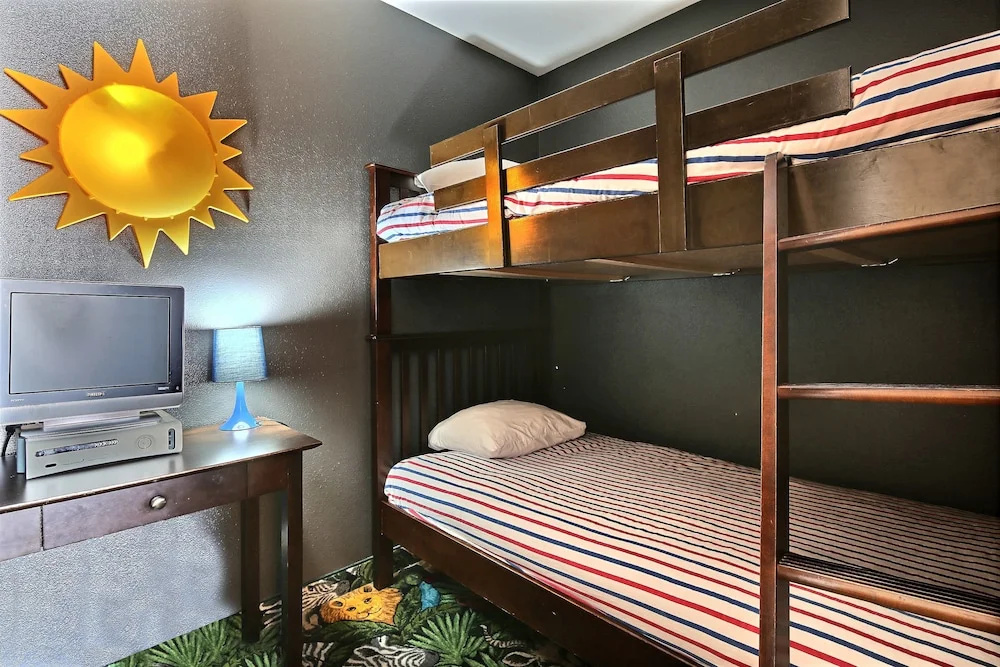 Double Suite (full double bed)