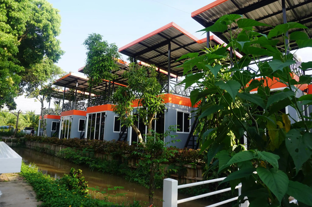 Cottage with partial view