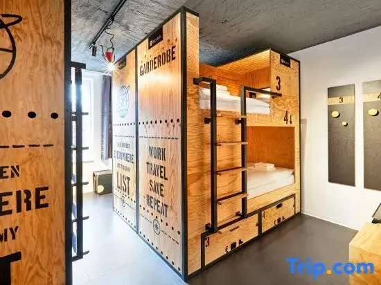 Standard Sextuple room