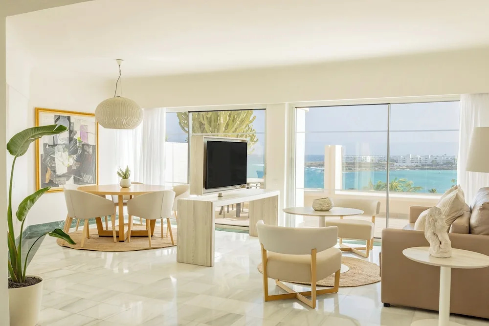 Penthouse Suite with balcony and oceanfront