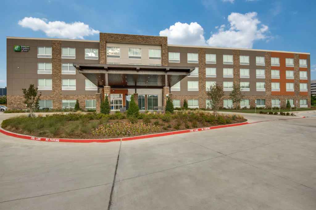 Holiday Inn Express & Suites Dallas North - Addison by IHG