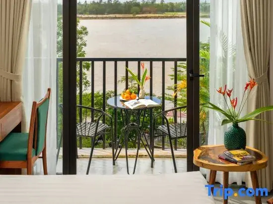 Deluxe Double room with balcony and with river view (full double bed)