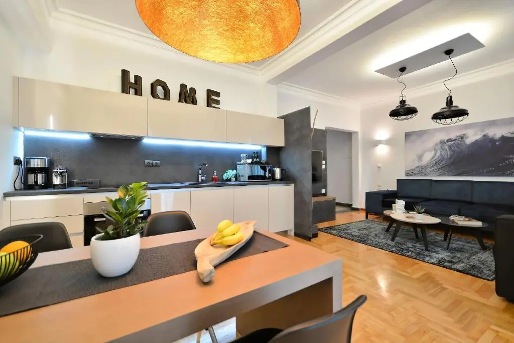 Deluxe Apartment