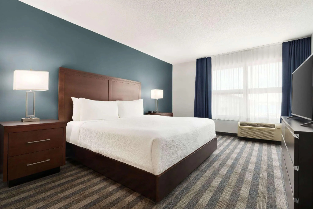 Double Suite with water view (full double bed)