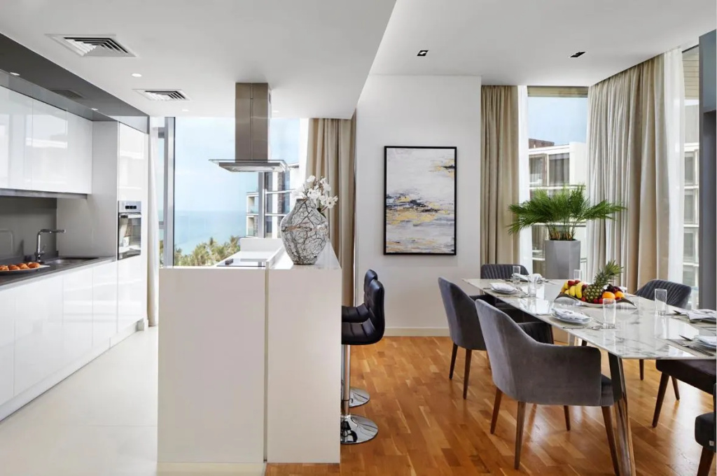 3 Bedrooms Apartment