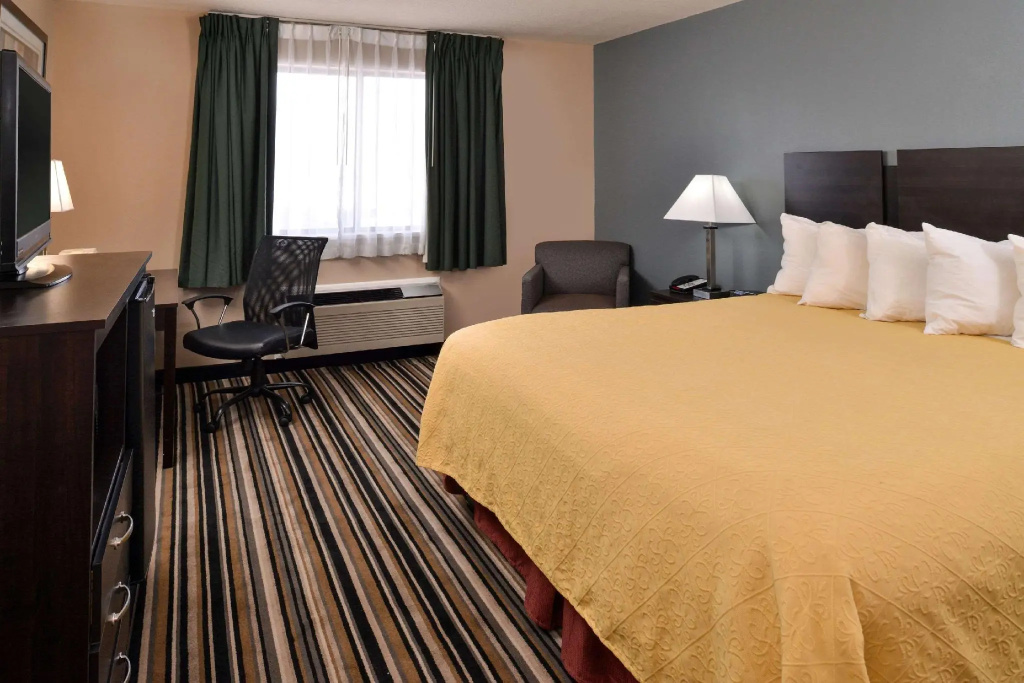 Deluxe Double room (full double bed)