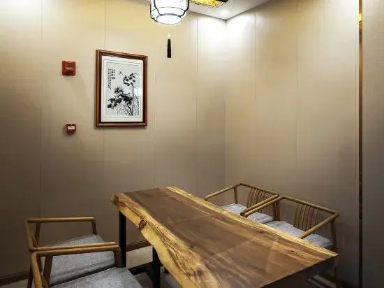 Lingshui dream Sky Lake Hot Spring Hotel