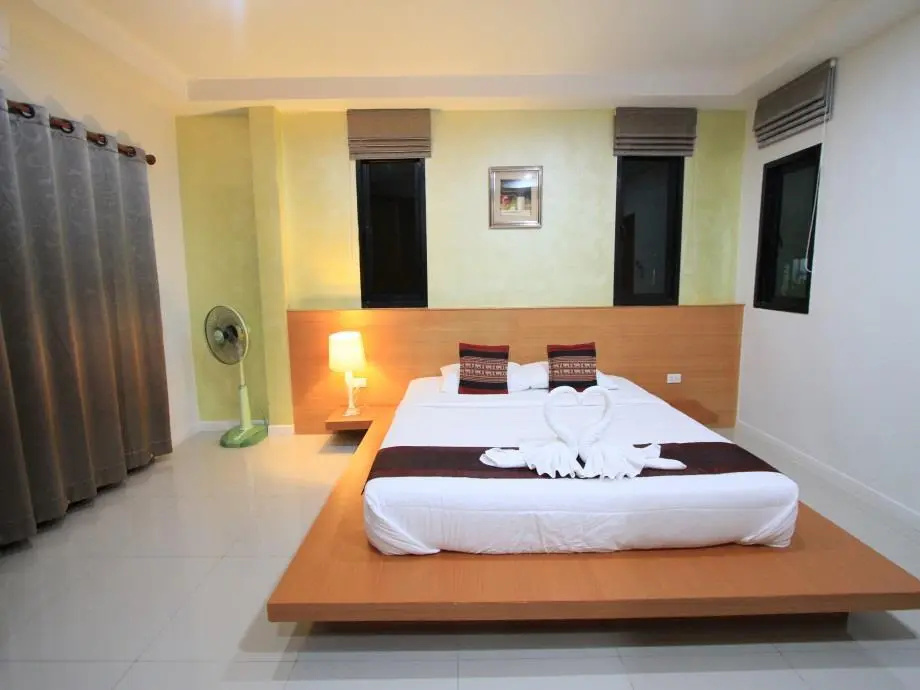 Deluxe Double room (full double bed)
