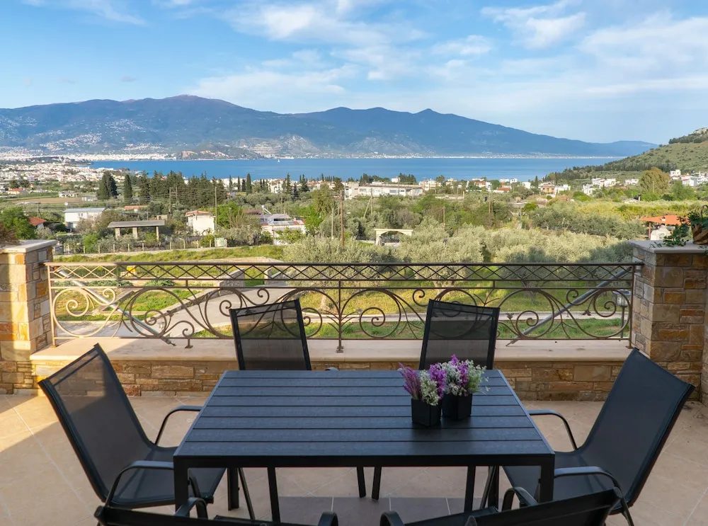 Paul's American Mansion- Volos suburb