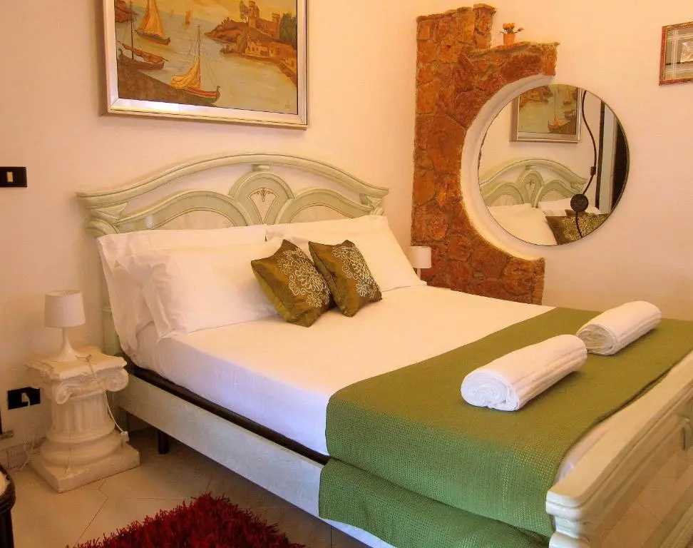Standard Double room with balcony (full double bed)