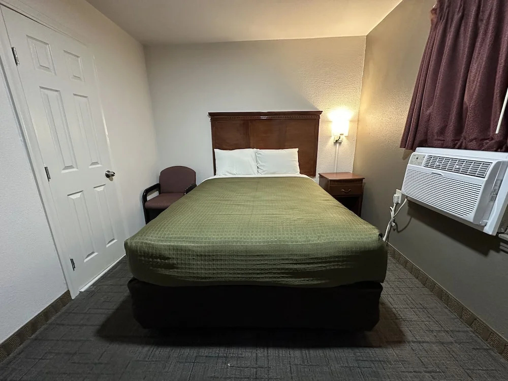 Economy Double room (full double bed)