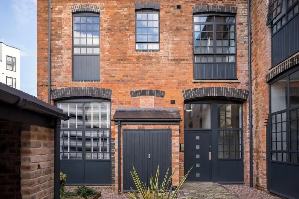 Elliot Oliver - Stylish 2 Bedroom Town Centre Apartment