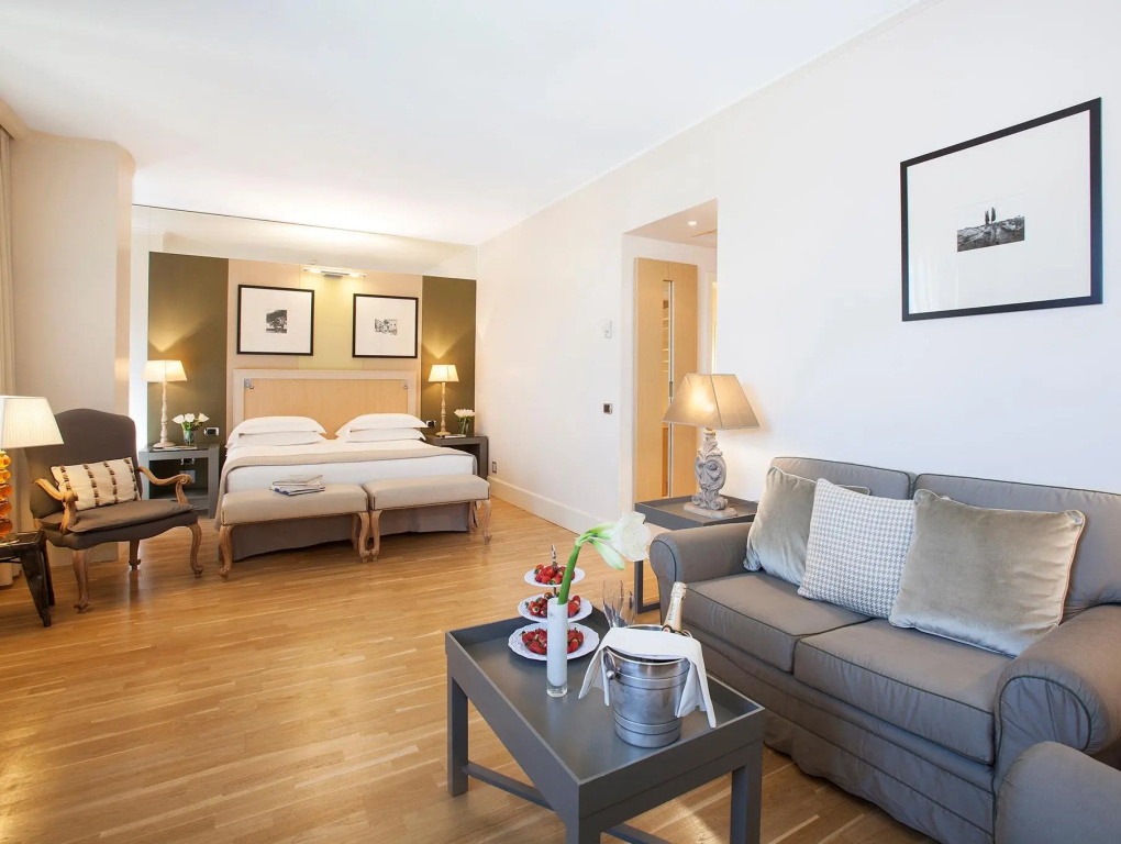 Double Suite (full double bed)