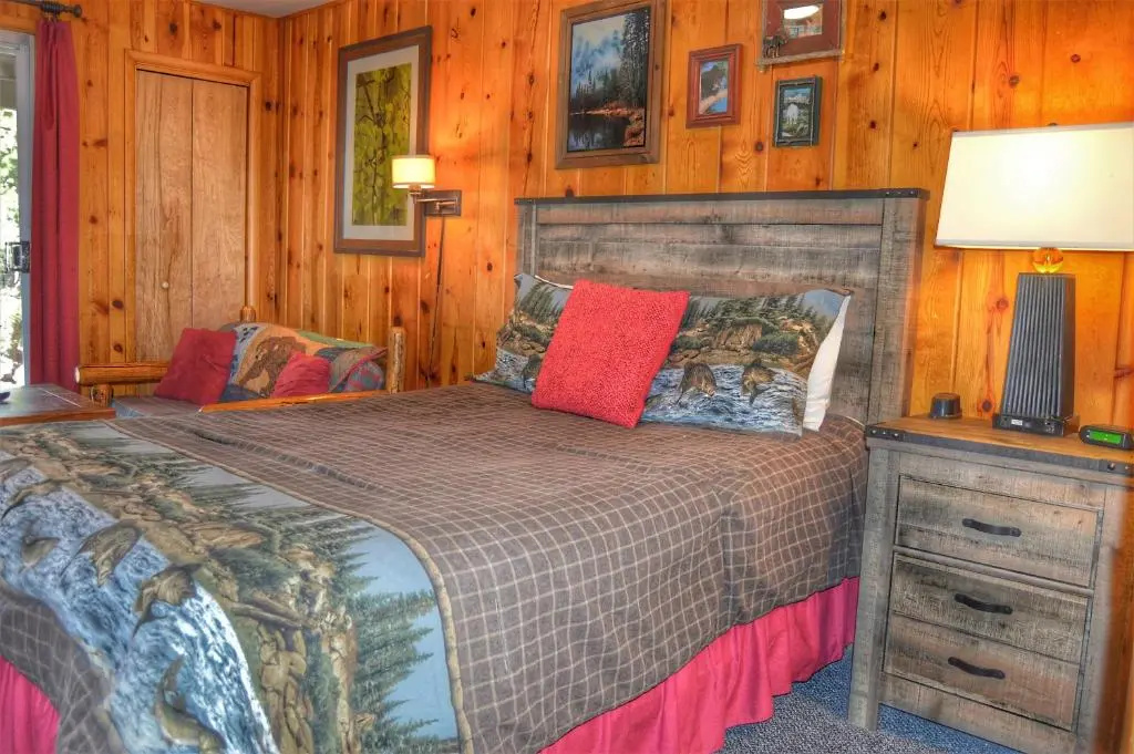Standard Double room with river view (full double bed)