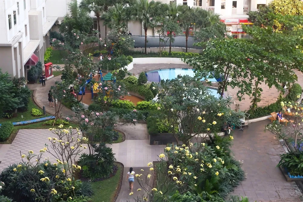 Pool View Green Bay Apartment Pluit