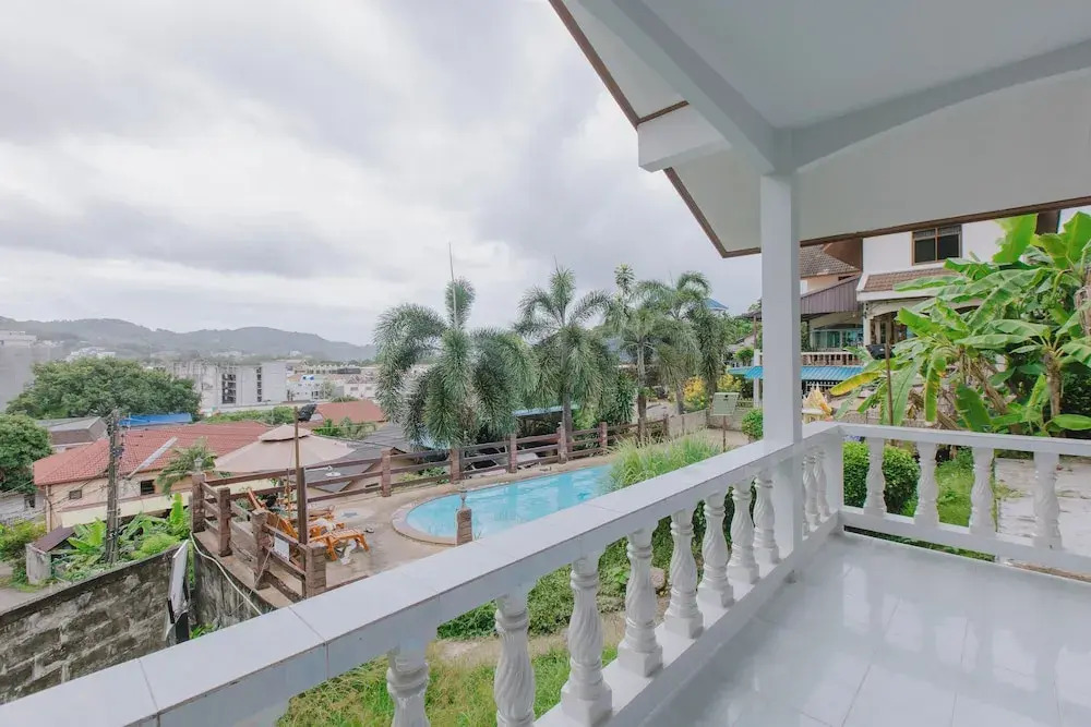 Бунгало с балконом в Kataonsea Bungalows