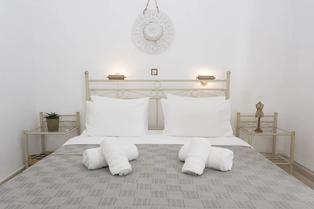 Standard Double room with balcony and with partial sea view (full double bed)