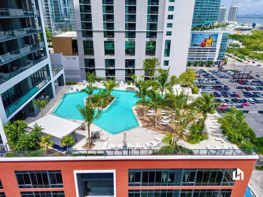 Stylish Apartments with Partial Ocean Views in Downtown