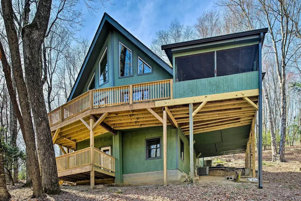 Peaceful Brevard Mountain Cabin: Hike, Golf & Swim