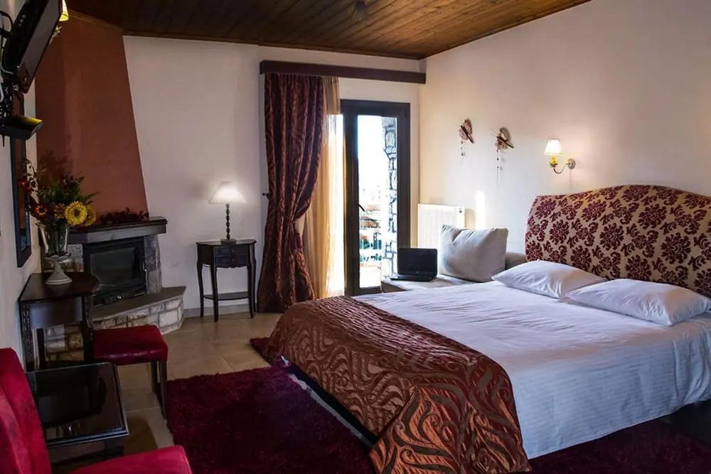 Standard Double room with lake view (full double bed)