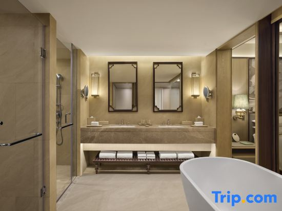 Quadruple Family Suite