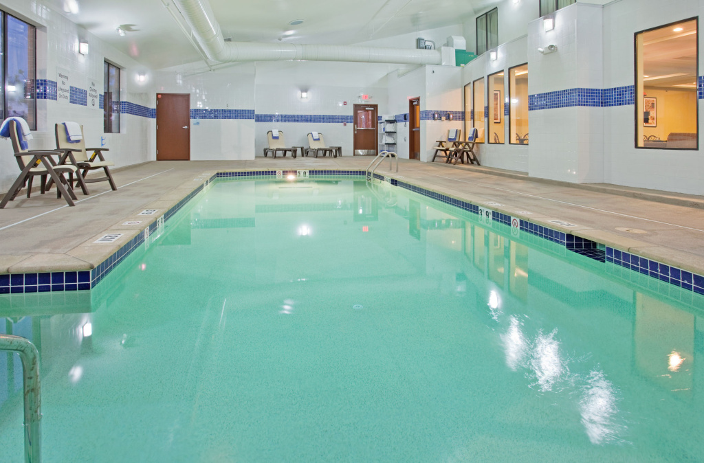 Holiday Inn Express Hotel and Suites St. Charles by IHG - Général