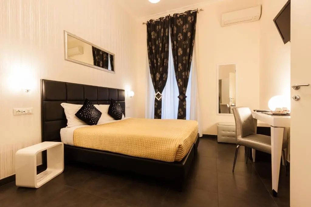 Double room (full double bed)