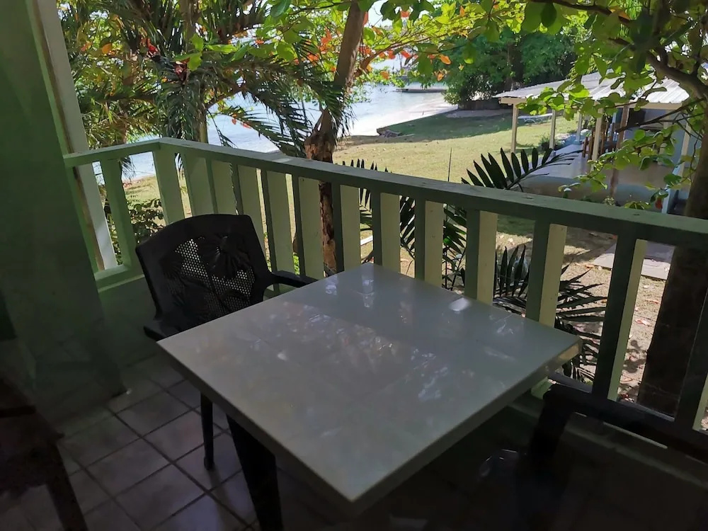 Economy Double room with balcony and with partial sea view (full double bed)