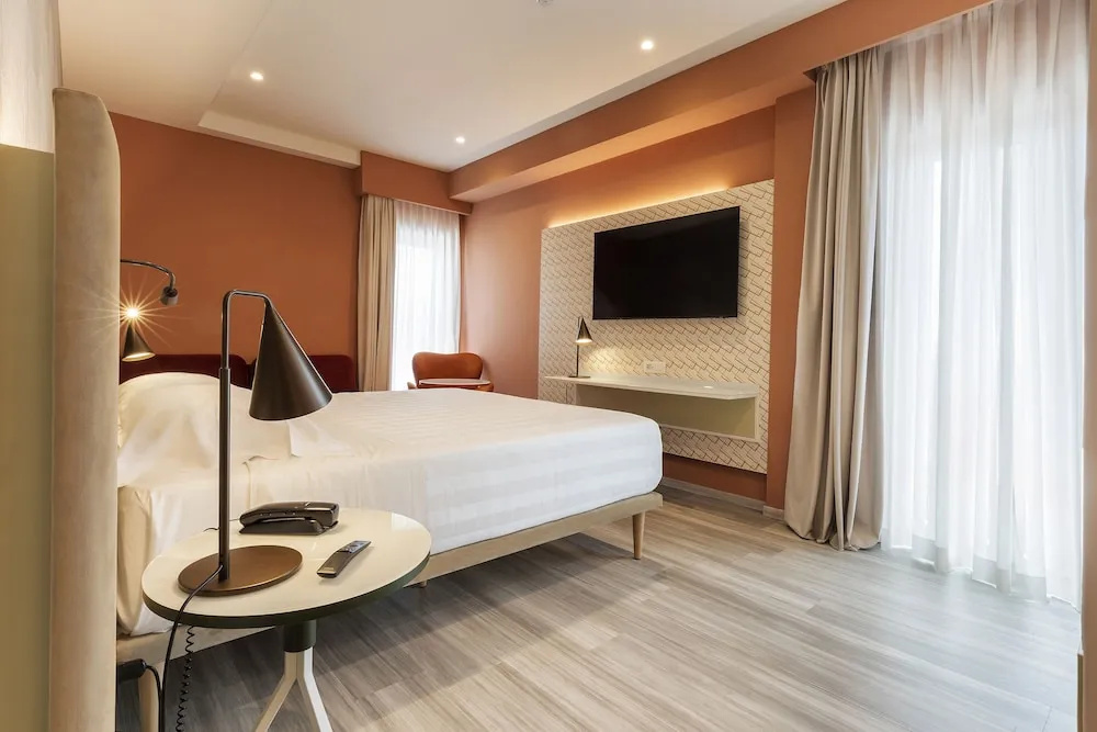 Deluxe Double room (full double bed)