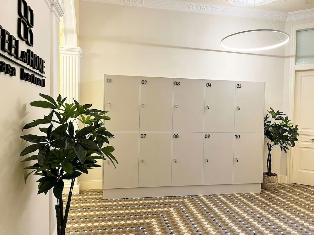 Lobby & Reception