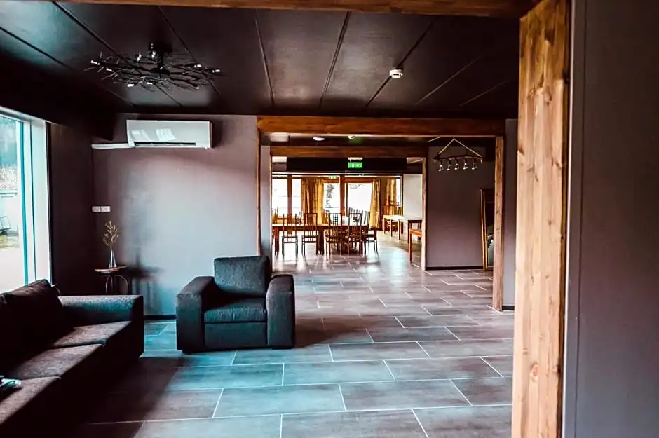Lobby & Reception