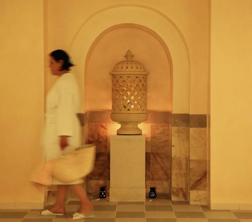 Lobby & Reception