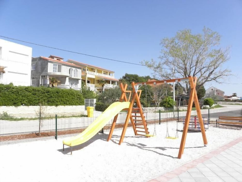 Apartments Mladen
