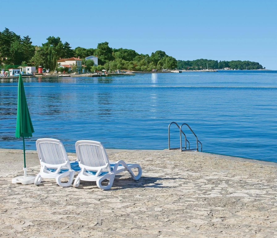 Beach & Waterfront