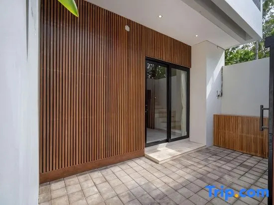 Six Palm 2BR Villa With Rooftop Near Padang Beach