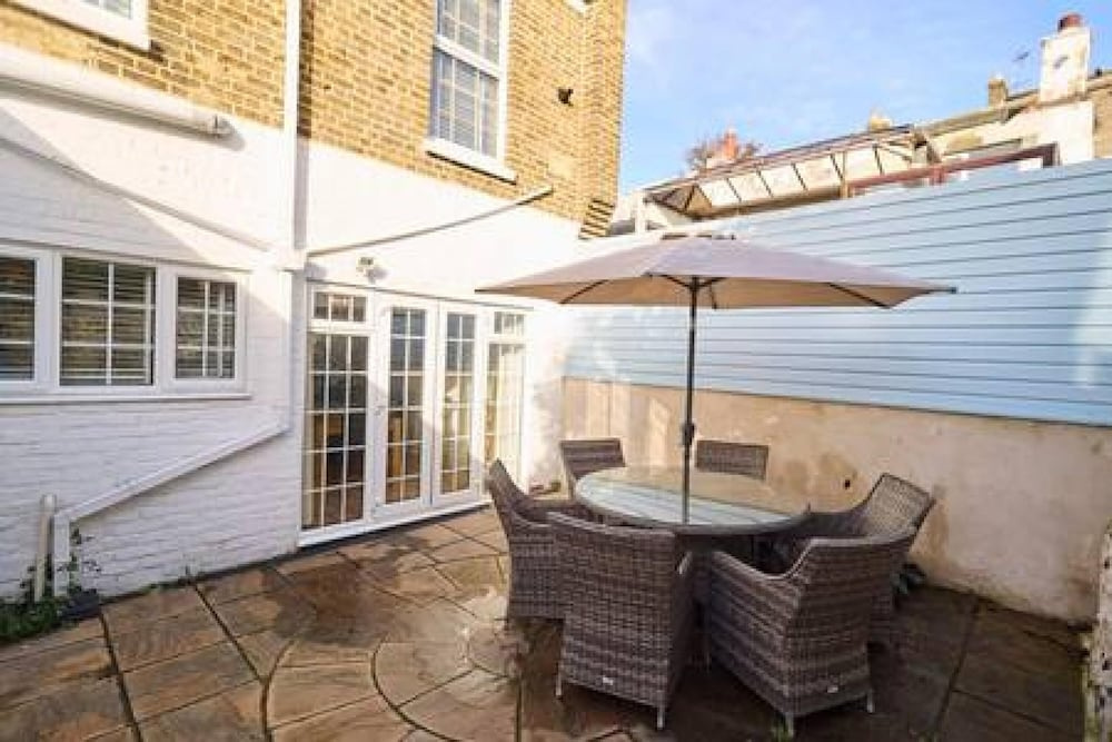Host Stay Grosvenor Hill