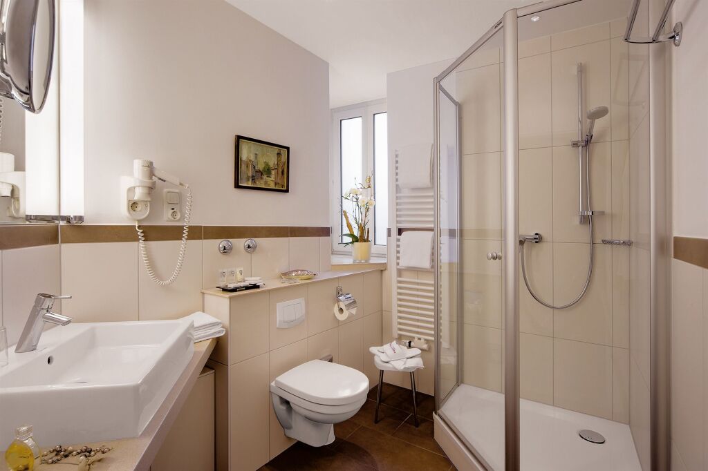 Alpen Hotel München by null