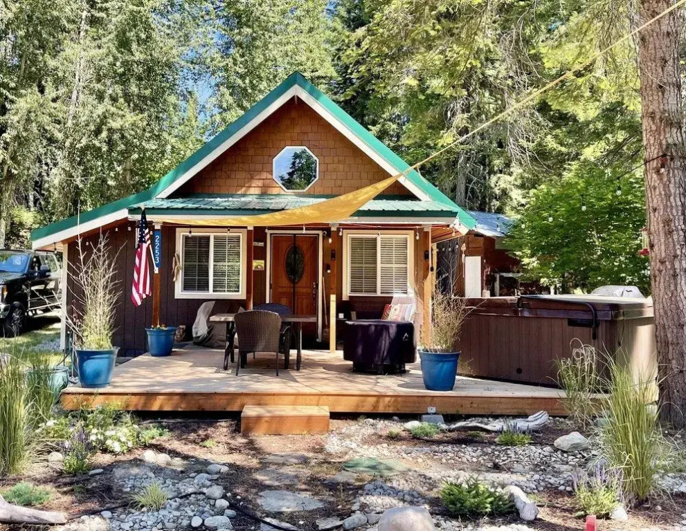 Lil Bigfoot Chalet