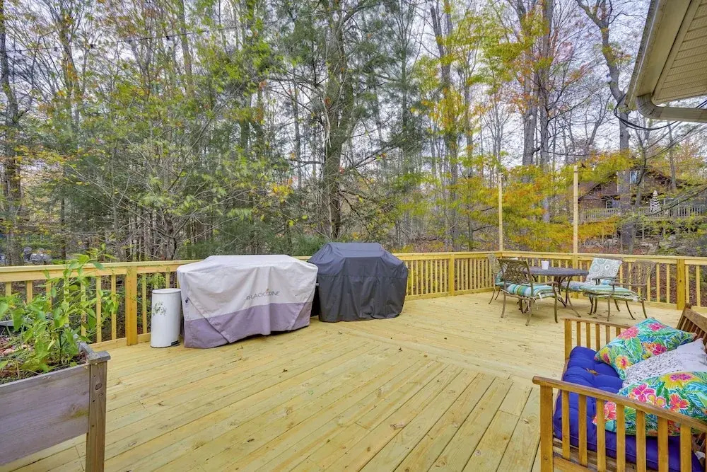 Private Hot Tub! Tobyhanna Getaway 12 Mi to Slopes