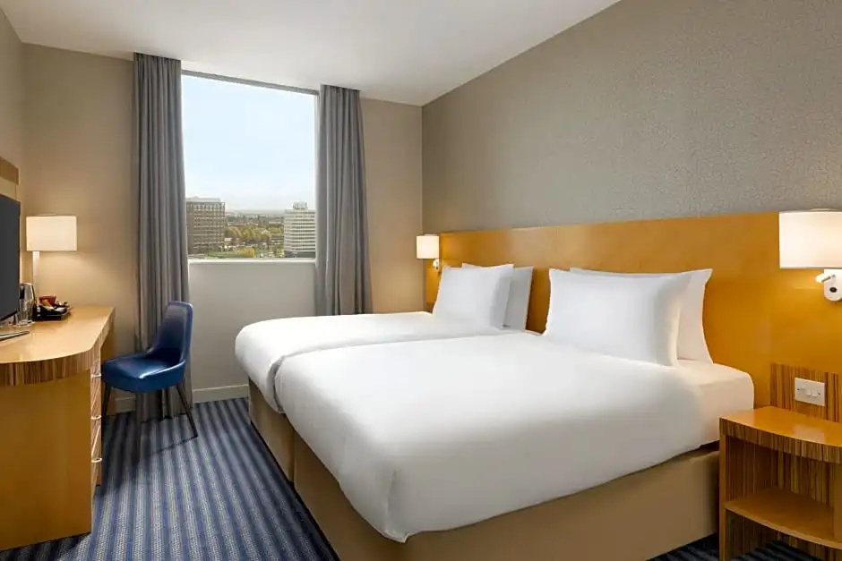Ramada Hotel & Suites by Wyndham Coventry - Chambres