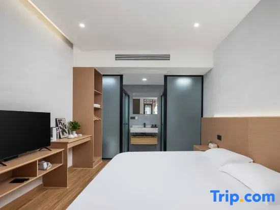 Standard Double room with courtyard view (full double bed)