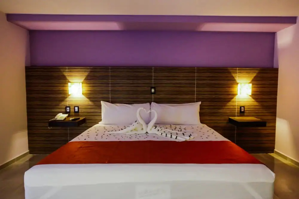 Standard Double room with city view (full double bed)
