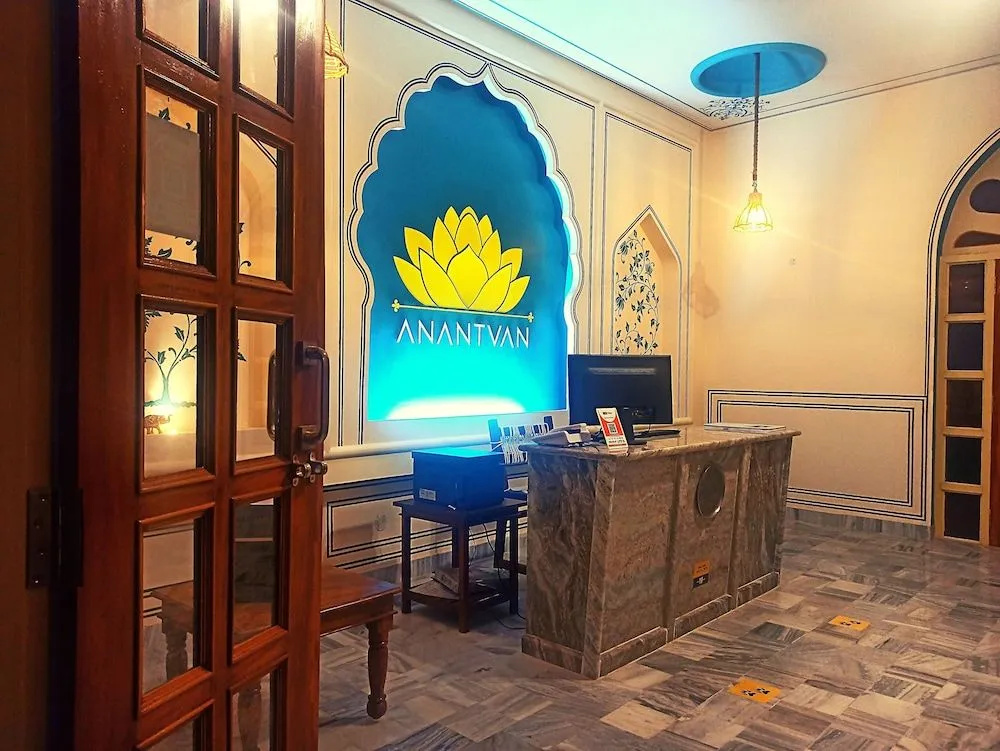 Lobby & Reception