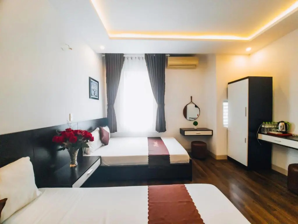 Deluxe Triple room with city view