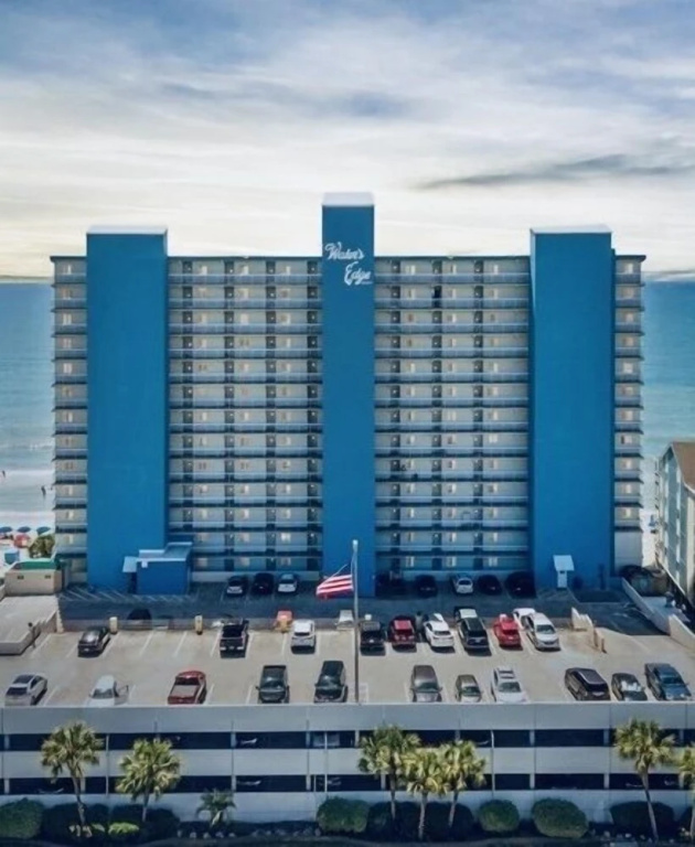 0112 Waters Edge Resort 3 Bedroom Condo by RedAwning