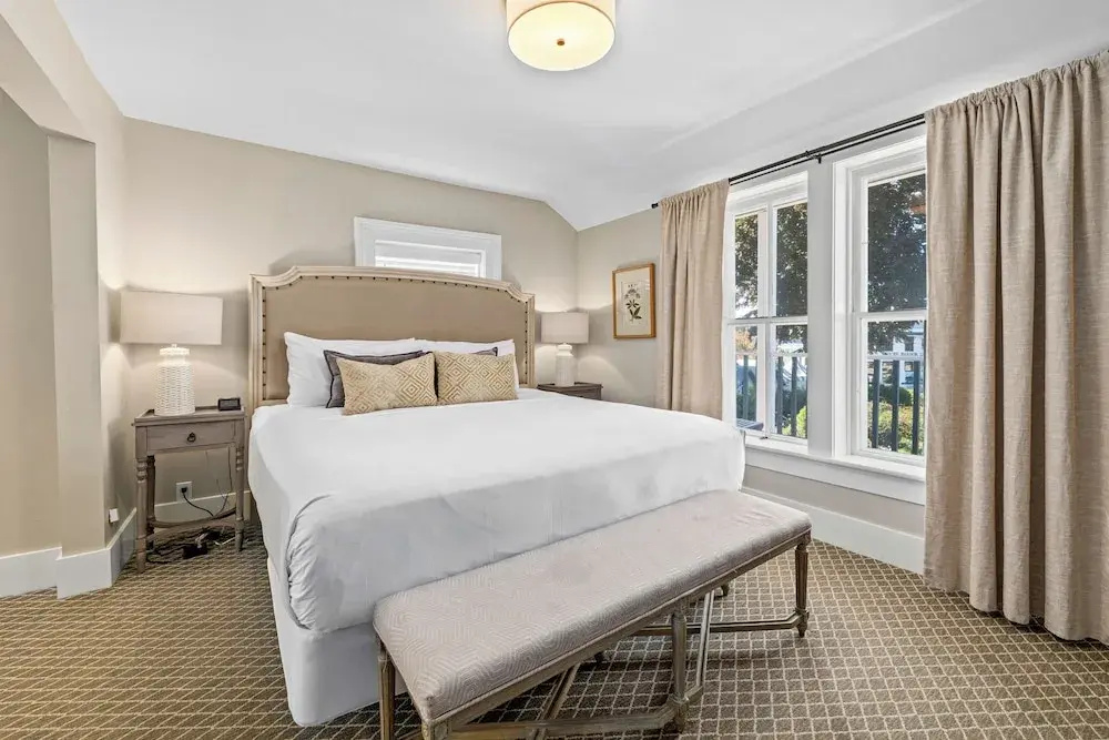 Suite with harbour view