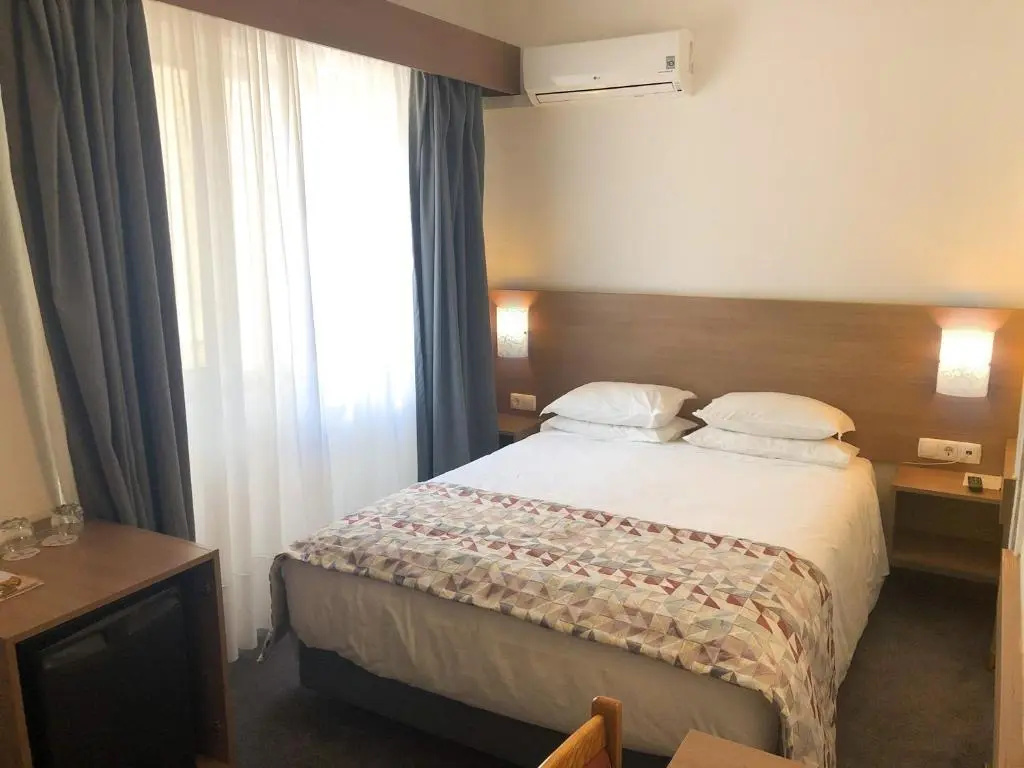 Double room (full double bed)
