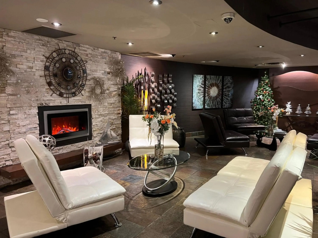 Lonsdale Quay Hotel - фото 23